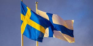 Oι σημαίες της Σουηδίας και της Φινλανδίας