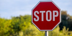 πινακίδα stop 