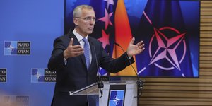 Ο Γενικός Γραμματέας του ΝΑΤΟ, Γιανς Στόλενμπεργκ, σε χθεσινή συνέντευξη στα γραφεία του ΝΑΤΟ στις Βρυξέλλες