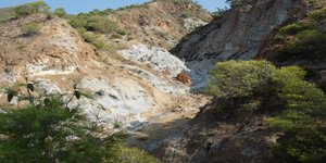Ένα ενεργό ηφαίστειο δίπλα στην Αθηνών-Κορίνθου