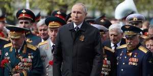 Ο Ρώσος πρόεδρος Βλαντιμιρ Πούτιν στη χθεσινή παρέλαση για την Ημέρα της Νίκης