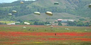 Αλεξιπτωτιστές του ΝΑΤΟ προσγειώνονται στη Βόρεια Μακεδονία