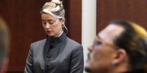 Η Άμπερ Χερντ στη χθεσινή της κατάθεση 