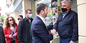 Ο Νίκος Ανδρουλάκης σε περιοδεία στο Βόλο