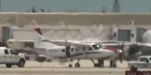 Δείτε βίντεο: Ήρωας επιβάτης προσγείωσε Cessna -«Δεν έχω ιδέα πώς να πετάξω το αεροπλάνο»