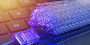 COSMOTE: Δωρεάν αναβάθμιση ταχυτήτων και για τις εταιρικές συνδέσεις Dedicated Internet Access (DIA)
