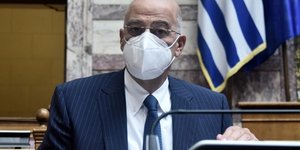 Ο Νίκος Δένδιας στη βουλή