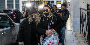 Διάλογοι-«φωτιά» της Ρούλας Πισπιρίγκου με την αδερφή της, Δήμητρα