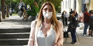 Έλενα Παπαρίζου