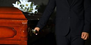 Μακάβρια τάση στην Αγγλία, με τα... νοικιασμένα φέρετρα