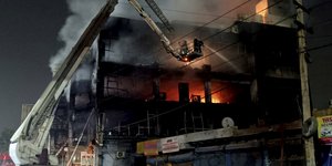 Φωτιά με τουλάχιστον 27 θύματα ξέσπασε στο Νέο Δελχί της Ινδίας