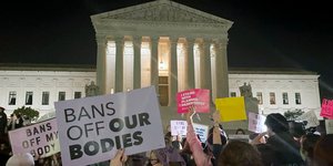 Κινητοποίηση κατά της απαγόρευσης των αμβλώσεων στο ανώτατο δικαστήριο των ΗΠΑ