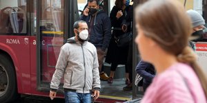 Τέλος (σχεδόν) στις μάσκες και στην Ιταλία