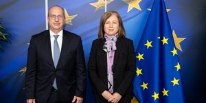 Η αντιπρόεδρος της Κομισιόν Βέρα Γιούροβα με τον Γ. Οικονόμου