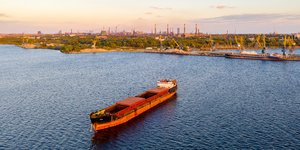 Πλοίο μεταφοράς σιτηρών αγκυροβολημένο στη Μαύρη Θάλασσα