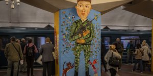 Αντιπολεμική ζωγραφιά σε σταθμό του μετρό στο Χάρκοβο