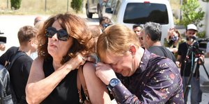 O Mάκης Δελαπόρτας στο τελευταίο αντίο στον Δάκη