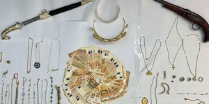 Τα κλοπιμαία της εγκληματικής οργάνωσης που είχε βάλει στόχο ηλικιωμένους