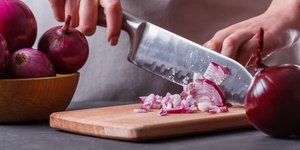 κόψιμο κρεμμύδι ξύλο κοπής