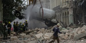 Σωστικά συνεργεία στο ξενοδοχείο στην Κούβα όπου έγινε η έκρηξη