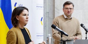 Ο ΥΠΕΞ της Ουκρανίας, Ντμίτρο Κουλέμπα, σε κοινή συνέντευξη Τύπου με τη Γερμανίδα ομόλογό του
