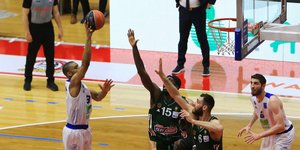 Ιστορική νίκη για τη Λάρισα με 84-77 επί του Παναθηναϊκού για τα ημιτελικά της Basket League