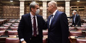 Ανδρέας Λοβέρδος κα Νίκος Δένδιας στη Βουλή