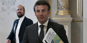 Ο Εμανουέλ Μακρόν αλλάζει όνομα στο κόμμα του