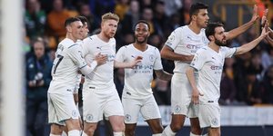 Ετοιμοι να πανηγυρίσουν την κατάκτηση της Premier League οι παίκτες της Σίτι