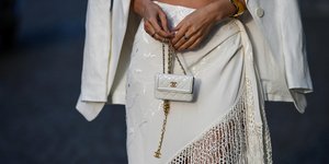 Γυναίκα ντυμένη στα λευκά