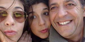 Ο Μανώλης Καντάρης με την σύζυγό του και την κόρη τους Ανδριάνα