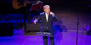 Μανώλης Μητσιάς