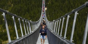 η μεγαλύτερη πεζογέφυρα 