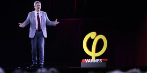 Ο Ζαν-Λυκ Μελανσόν σε προεκλογική ομιλιά