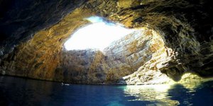 Μωβ Σπήλαιο Εύβοια Ελλάδα