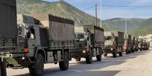 Μπλόκο στην Εγνατία Οδό, στην Ηγουμενίτσα, από μέλη του ΚΚΕ σε ΝΑΤΟϊκά οχήματα