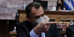 Ο υπουργός Εθνικής Άμυνας, Νίκος Παναγιωτόπουλος, στη Βουλή