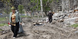 Ουκρανία, γυναίκες σε χαλάσματα