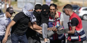 Μεταφορά ανήλικου τραυματία στην Παλαιστίνη, κατά τη διάρκεια πρόσφατων επεισοδίων