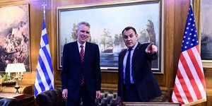 Ο Νίκος Παναγιωτόπουλος αποχαιρετά τον Τζέφρι Πάιατ