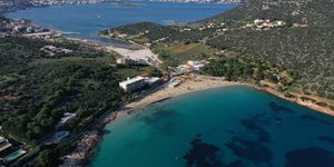 Κοντινές παραλίες στην Αττική για τα πρώτα μπάνια