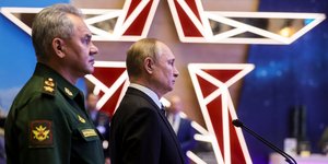 Ο Βλαντιμίρ Πούτιν με τον Ρώσο υπ. Άμυνας Σεργκέι Σοϊγκού