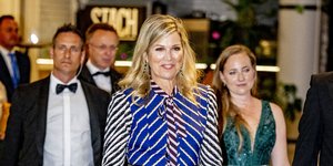 Η βασίλισσα Μάξιμα με φόρεμα της Μαίρης Κατράντζου