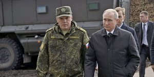 Ο Ρώσος πρόεδρος Βλαντιμίρ Πούτιν με τον Βαλερί Γκερασίμοφ