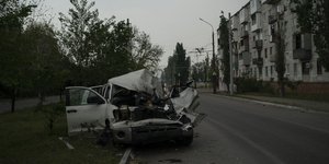 Κατεστραμμένο αυτοκίνητο στο Σεβεροντονέτσκ της Ουκρανίας