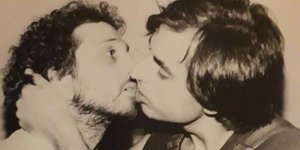 Γκέι φιλί Σπύρος Μπιμπίλας ελληνικό θέατρο