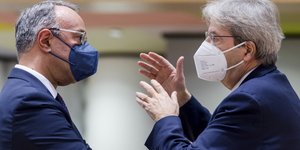 Ο Έλληνας Υπουργός Οικονομικών Χρήστος Σταϊκούρας και ο Επίτροπος Οικονομίας Πάολο Τζεντιλόνι σε παλαιότερη συνάντησή τους στο Βέλγιο τον Δεκέμβριο του 2021