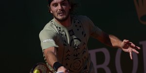 Ο Στέφανος Τσιτσιπάς κατά τη διάρκεια αγώνα τένις