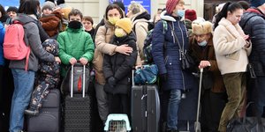 Εκτοπισμένοι Ουκρανοί σε σταθμό του Λβιβ