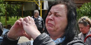 Η αντίδραση μιας Ουκρανής, από περιοχή του Ντονέτσκ, λίγο πριν την υποχρεωτική εκκένωση